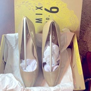 Gold metallic high heel pump never worn before.